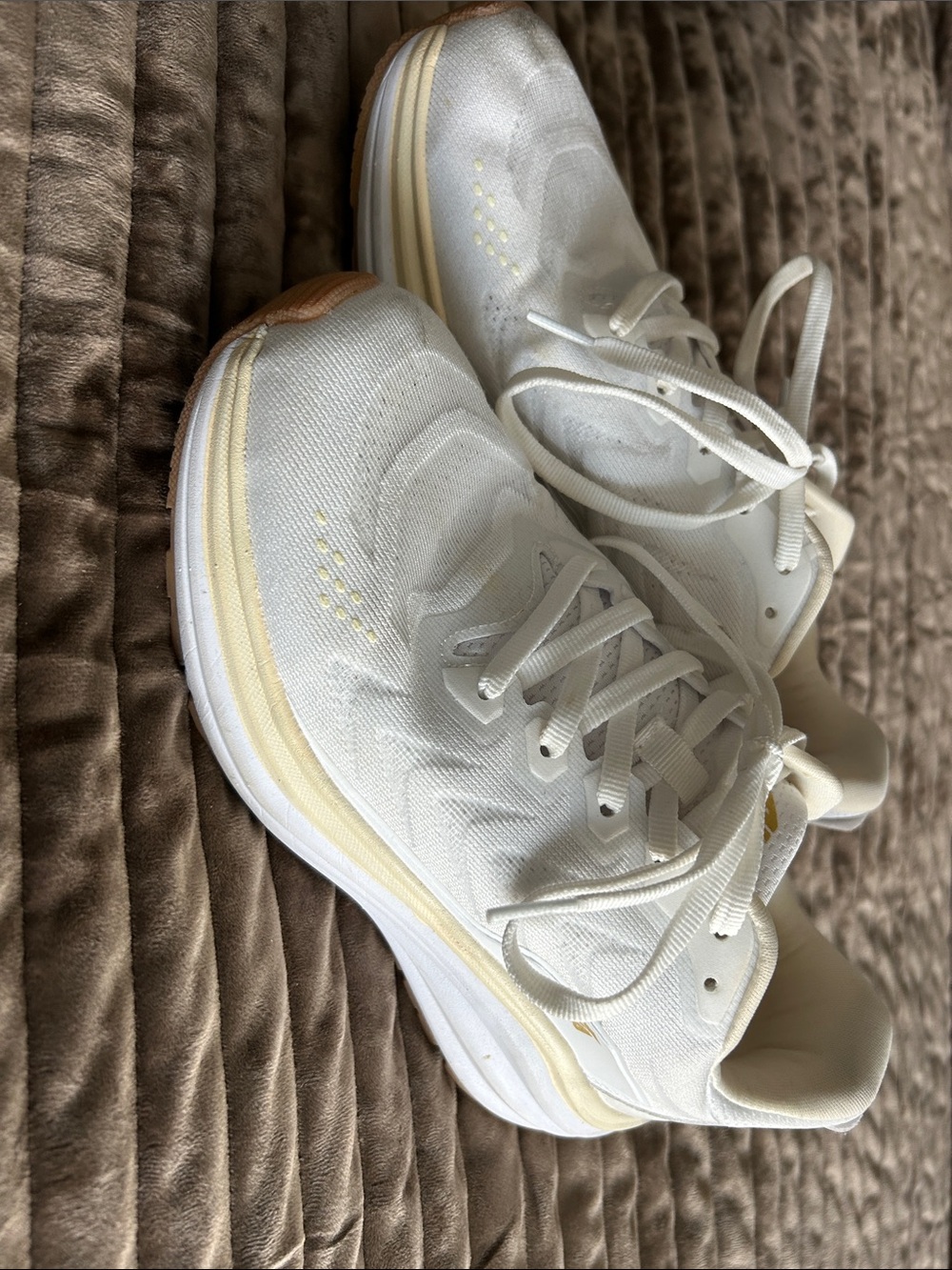 White AVIA Sneakers with Cream Accents. Size 6.5